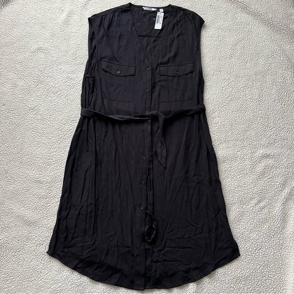 La Vie En Rose Dresses & Skirts - La Vie En Rose Sleeveless Button Down Tie Waist Dress